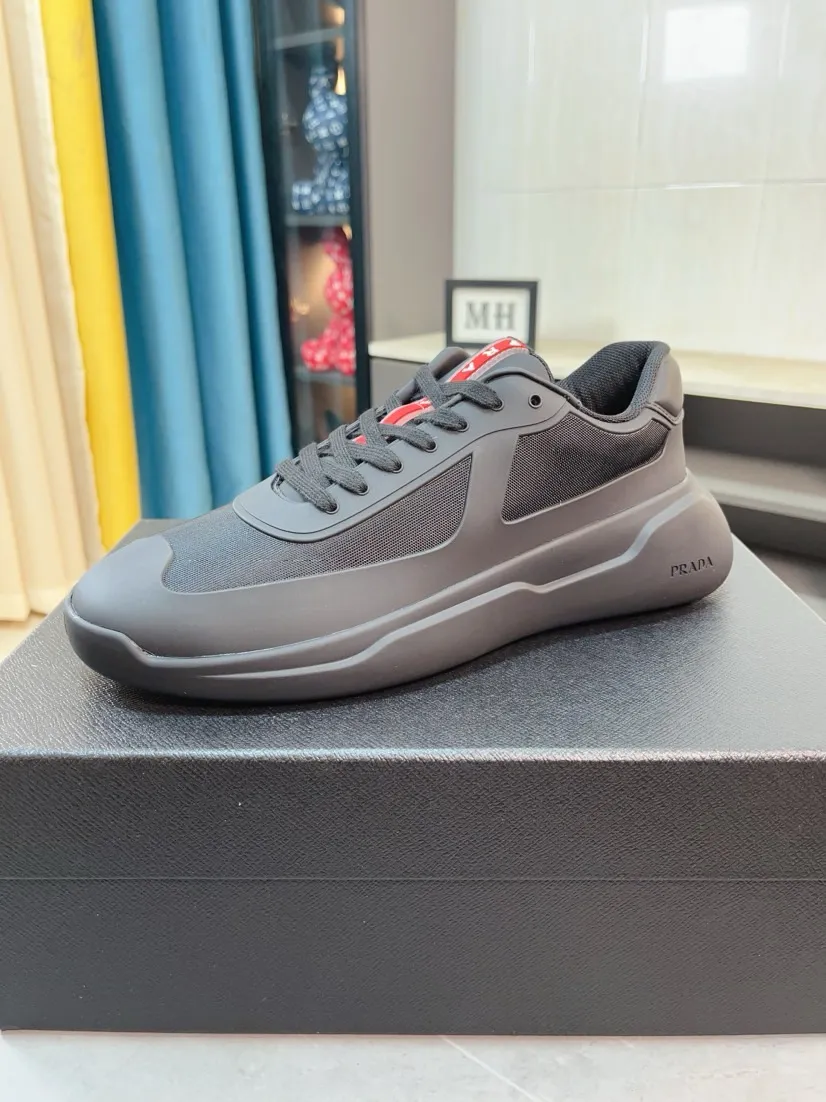 The ex-factory price is 680🌹🌹The high-quality new Prada (Prada) counters are launched simultaneously. The new men's shoes and 😘fabrics are selected from imported mesh and glue-spraying technology. Imported cowhide lining. 👍🏿High-end☄️Open-molded non-slip rubber outsole, exquisite lines, simple and elegant, comfortable and high-end for leisure travel. Code number: 38 to 44